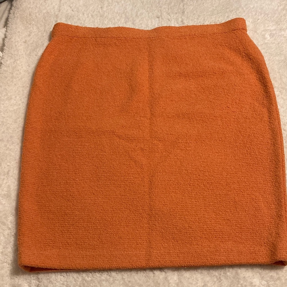 ST.JOHN size 10 orange skirt in great condition….thinking UVA TENN LONGHORNS